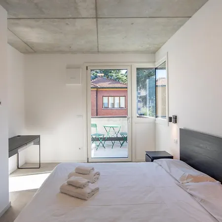 Housmart Toscana 53 White Apartment Bologna