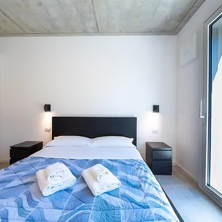 Housmart Toscana 53 White Apartment