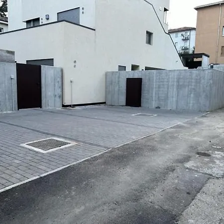 Housmart Toscana 53 White Apartament Bolonia